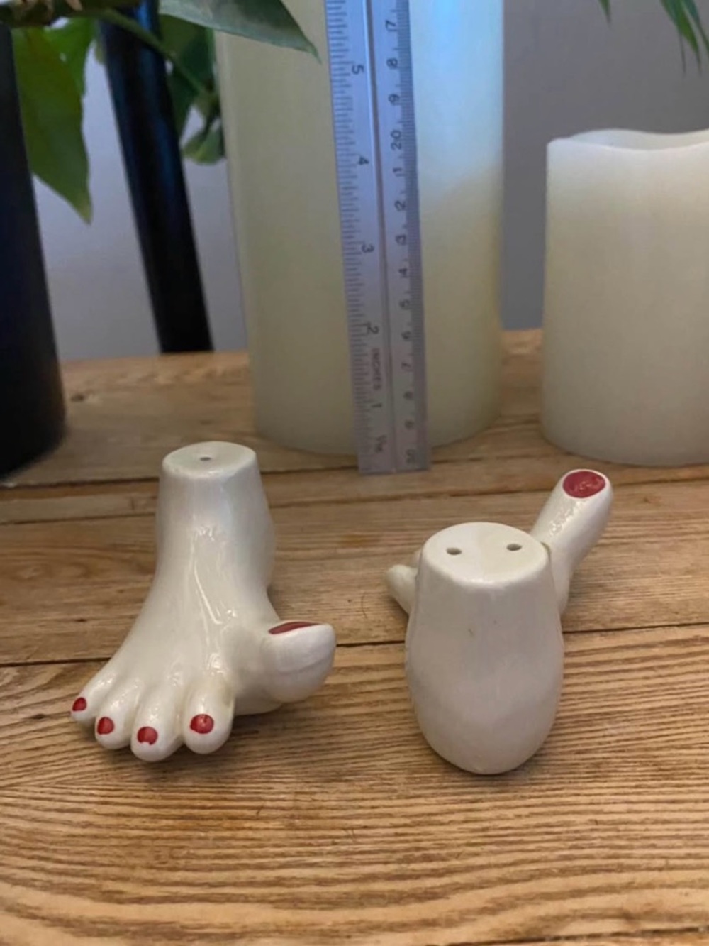 Novelty Ceramic Foot Salt and Pepper Shakers with Red Nail Polish Detail Florida - Picture 4 of 4